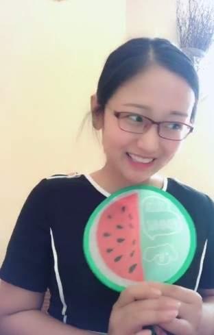 抖音张悦吃瓜,揭秘娱乐圈幕后故事