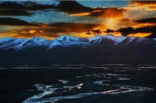 念青唐古拉山日落吃瓜,念青唐古拉山日落下的悠闲瓜时