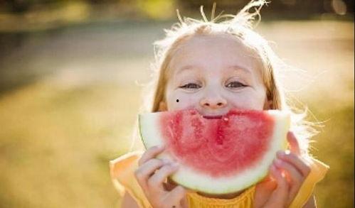 小孩恶心吃瓜,小家伙们恶趣味吃瓜大揭秘